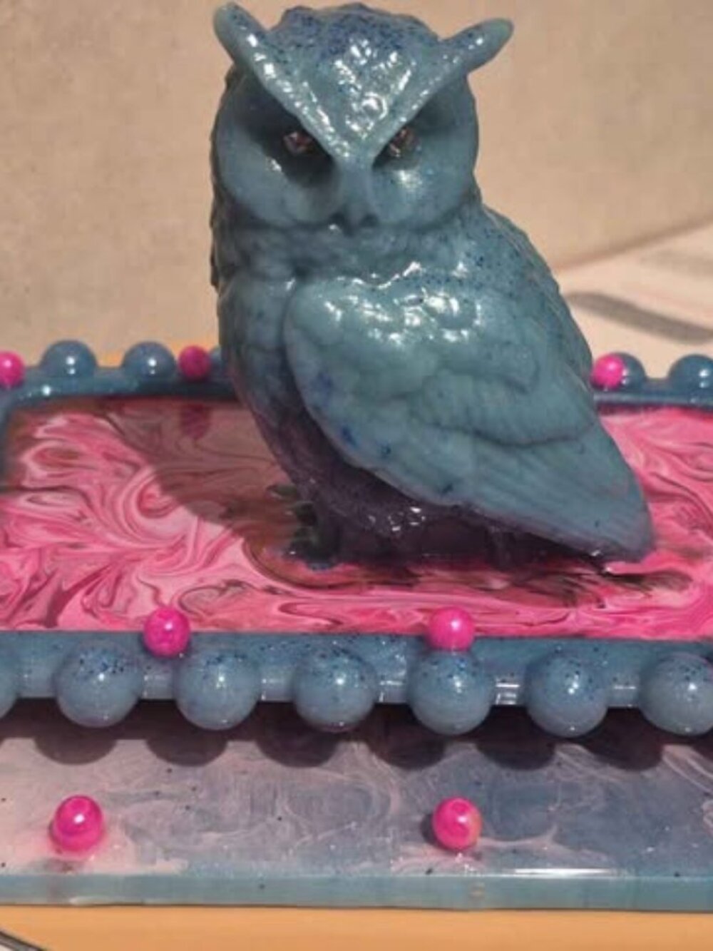 Resin Owl Figurine (3 1/2" tall) on 2 Decorative Trays. 5x7 & 4 1/2"x 6 1/2"